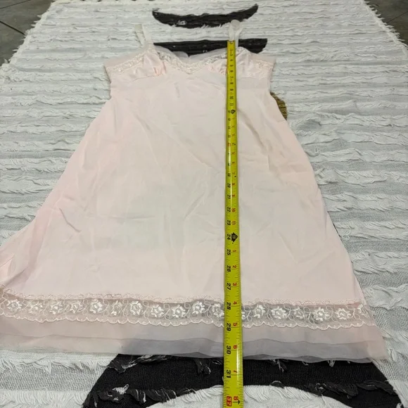 Gorgeous vintage pale pink embroidered slip / nightgown 34/ S/ slip dress - Picture 10 of 10